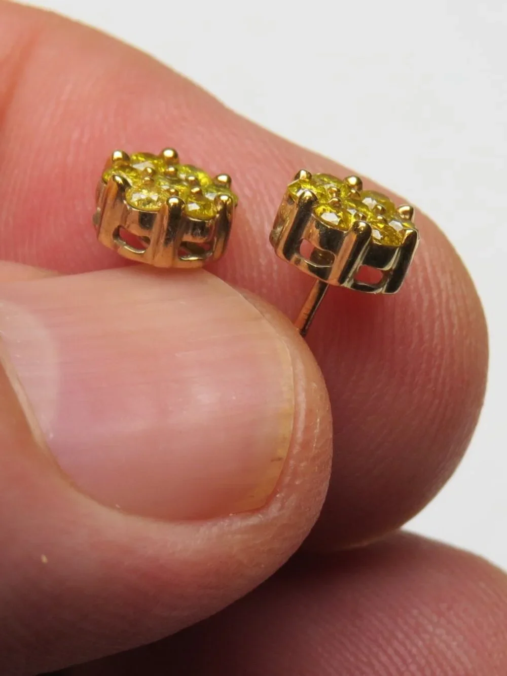 10k Diamond Men's Studs Earring